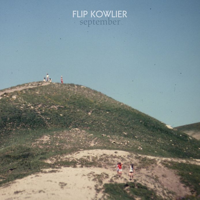 Flip Kowlier brengt in het voorjaar van 2022 een nieuw soloalbum 'September' uit, waarvan je hier de cover ziet.