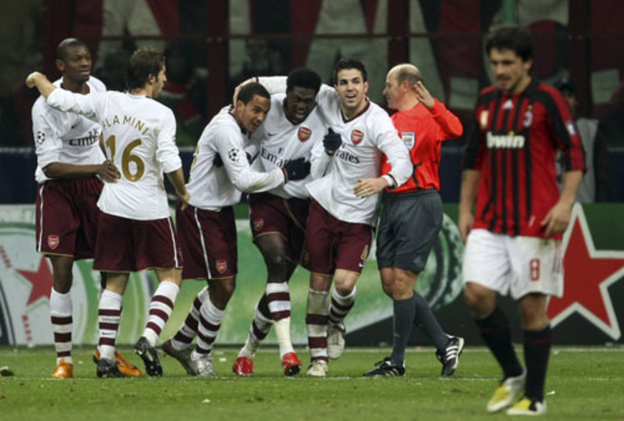 Spelers van Arsenal juichen na de tweede treffer. (AP) Beeld 