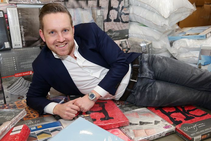 Met Dekbed Discounter wordt Niels (29) slapend | Binnenland | pzc.nl