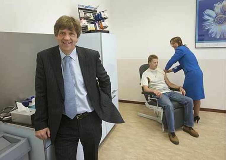 Brinio Veldhuijzen van Zanten, directeur van KLM health services, en van de KLM travel clinic. Foto Peter Elenbaas Beeld 