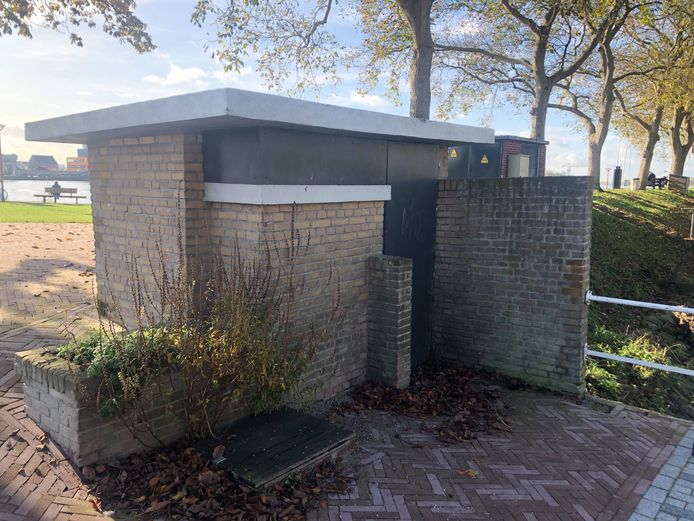 Deze maand wordt gestart met de werkzaamheden om het historische mannenplashuis aan het Veer in Schoonhoven om te vormen tot kleinste museum van Nederland.