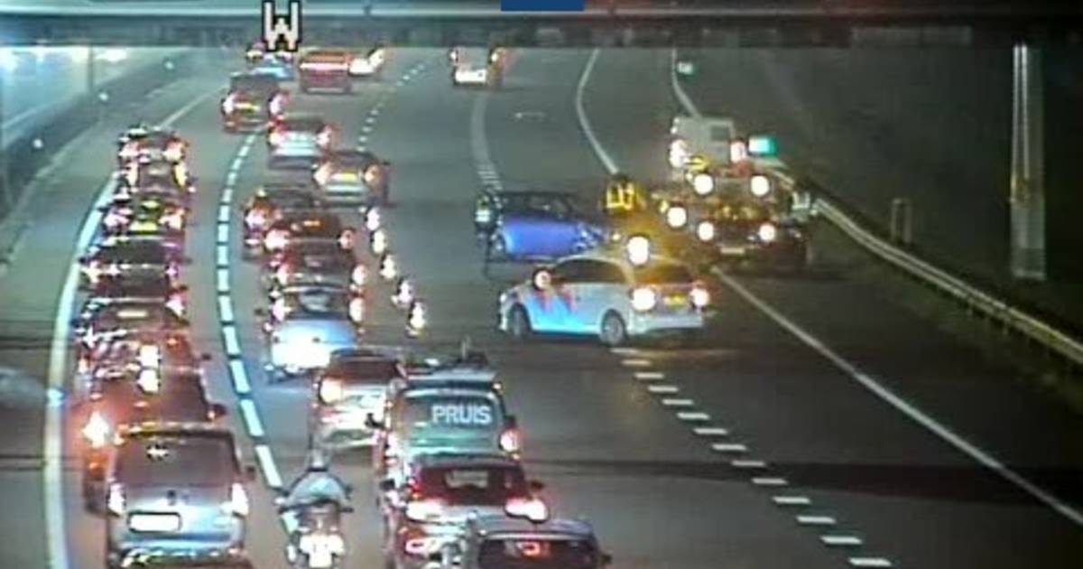 Ongeluk op A12 tussen Arnhem en Utrecht: vertraging loopt op tot halfuur.