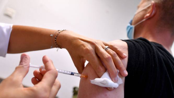 Honderden Belgen reizen naar Rijsel voor apenpokkenvaccin