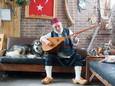 Ömer Kadan zoals velen hem kennen. De troubadour uit Almelo genoot landelijke bekendheid en overleed op 59-jarige leeftijd. Deze foto is uit 2014.