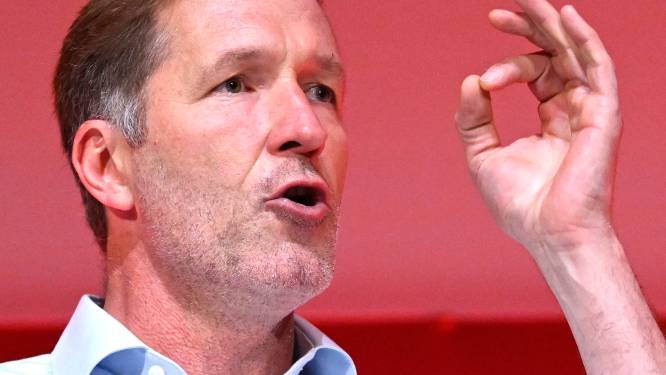 Masters en médecine: Paul Magnette lance un ultimatum au MR, la FWB reporte le débat