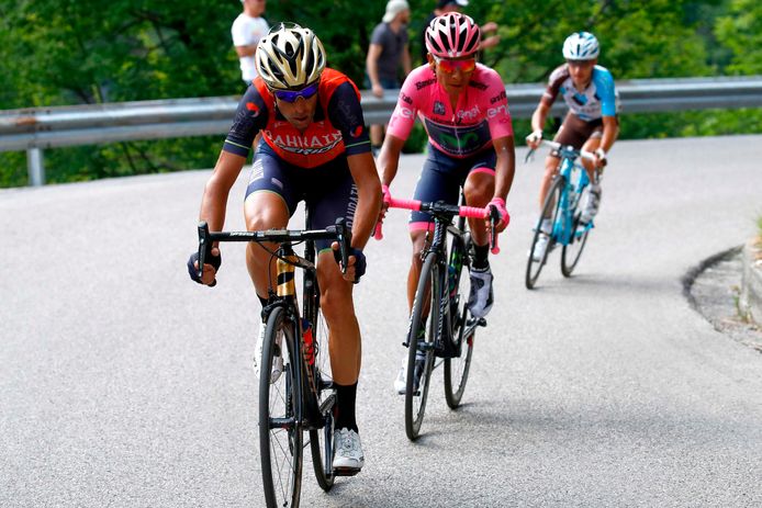 Nibali (voorop), samen met Quintana (in het roze) en Pozzovivo.