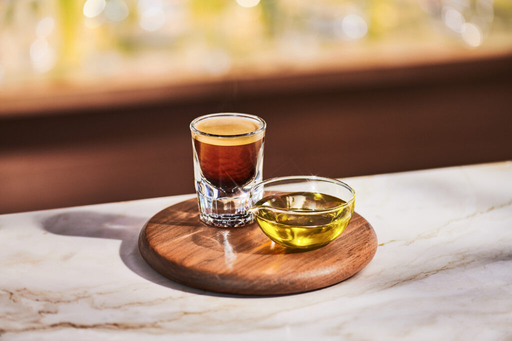 Starbucks vient de lancer une gamme de cafés et de boissons infusée à l'huile d'olive extra-vierge.