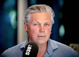 Kijkers zijn gecharmeerd van Roelof Hemmen, die diepe indruk maakt