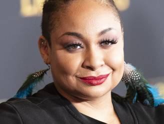 Lesbische Disneyster Raven-Symoné over hoe moeilijk het was om te daten: “Ik moest iédereen een zwijgcontract laten tekenen”