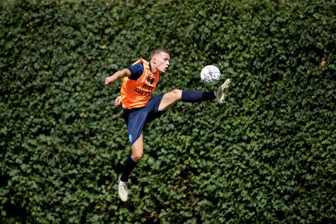Hoogstandje van Boy Kemper tijdens de training van ADO Den Haag.