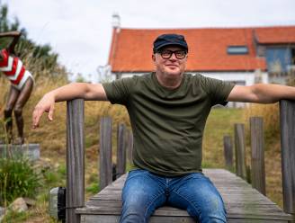 "Een tweede verblijf aan de kust lijkt me eerder een last dan een lust": zo gaat Stijn Meuris (58) om met zijn centen