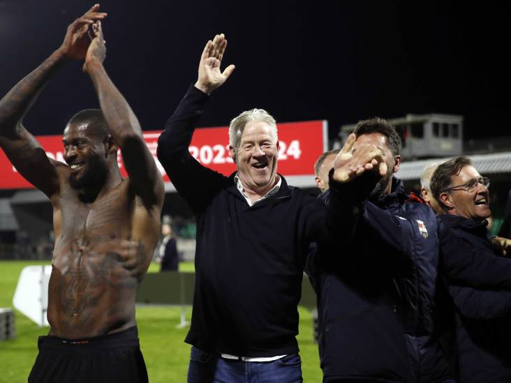 Succestrainer Maes over zijn toekomst bij Willem II: ‘In héél korte tijd heb ik mijn hart verloren aan deze club’