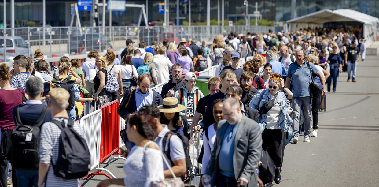 It was already busy in Schiphol on Friday, with long lines outside the airport.  ANP . image