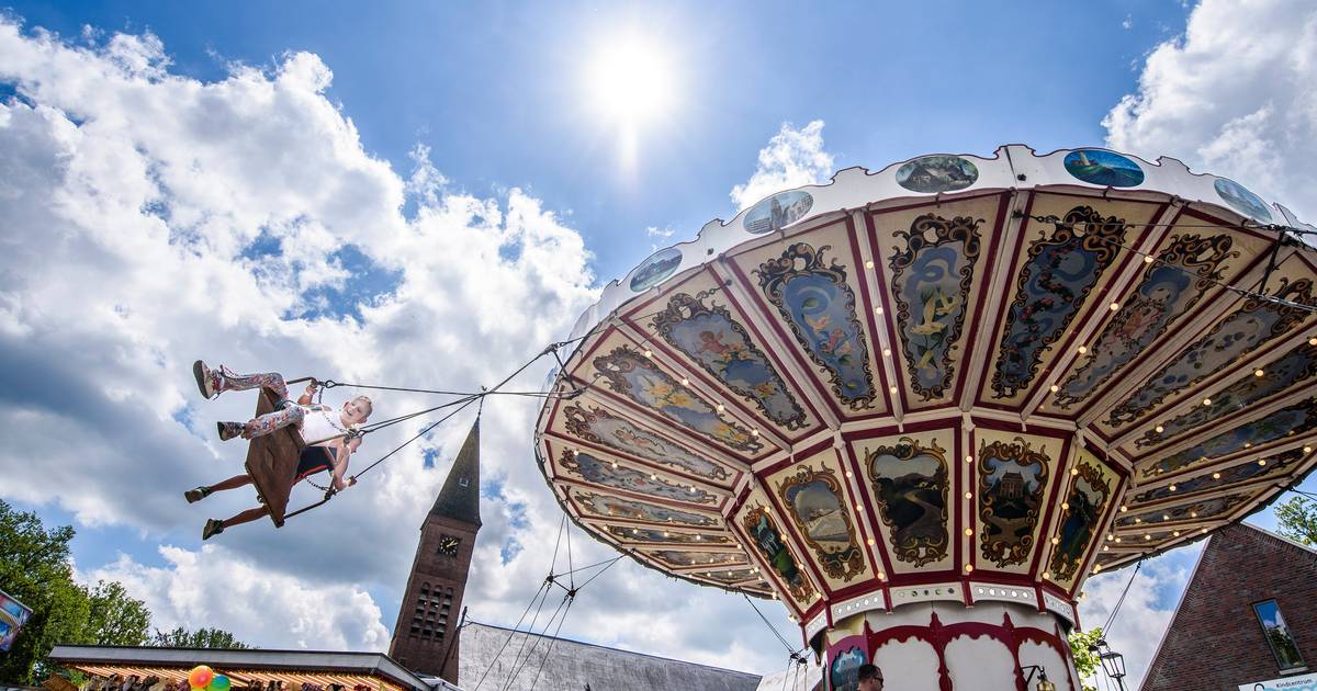 Hoosbuien deren Hellehondsdagen niet: binnen twee uur is het centrumplein weer vrij van regenwater