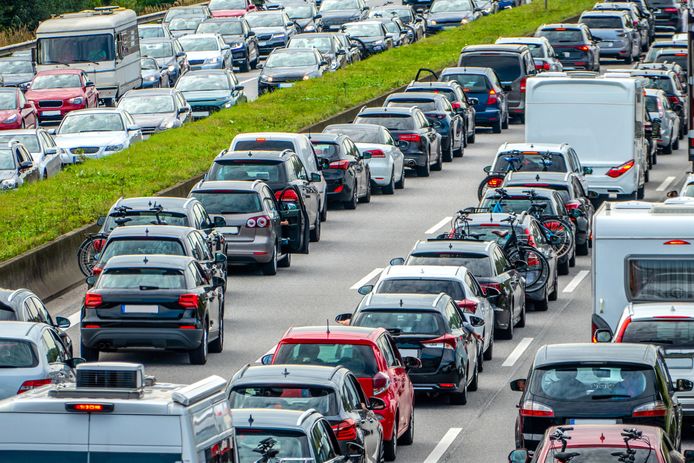 Drukke ochtendspits in de regio: filerijden op A15 en A50 | Arnhem | AD.nl