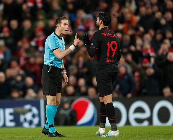 Danny Makkelie waarschuwt Diego Costa.