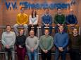 Voor het 90-jarig bestaan van VV Steenbergen is deze jubileumcommissie opgericht, met onder meer John Rommers (derde van links onderaan) En Jeff Simon daar rechts naast.