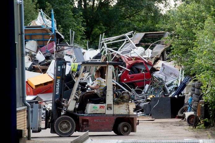 Archief: Buurtbewoners hebben overlast van metaalrecyclebedrijf Steenbergen.