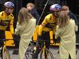 Van Aert met z'n gezin, vlak voor de start. / .