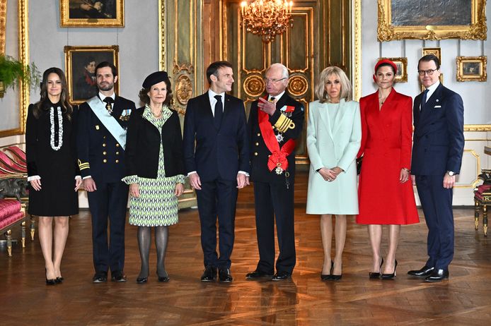 In zwarte jurk met witte ruches kan prinses Sofia zo doorgaan voor een Francaise Show pzc