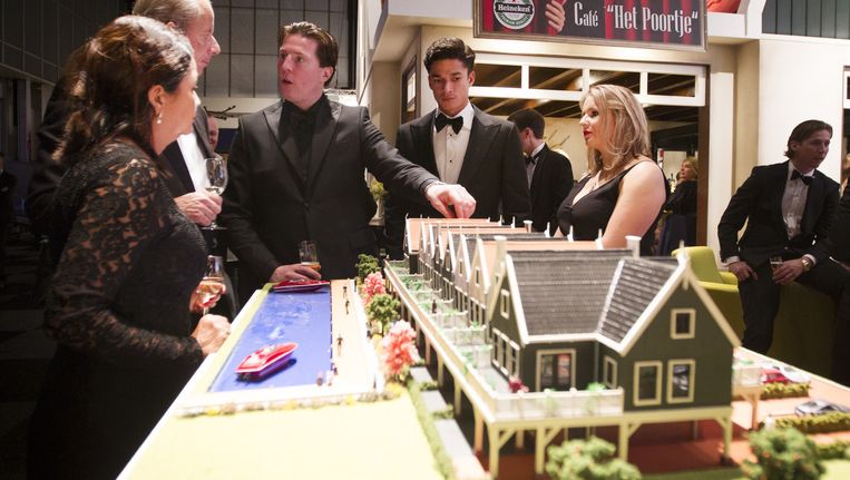 Bezoekers tijdens de opening van de lifestylebeurs Masters of LXRY. Beeld anp