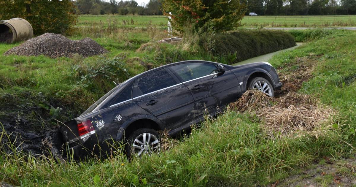 Automobiliste mist bocht en belandt met auto in de sloot in Zuilichem