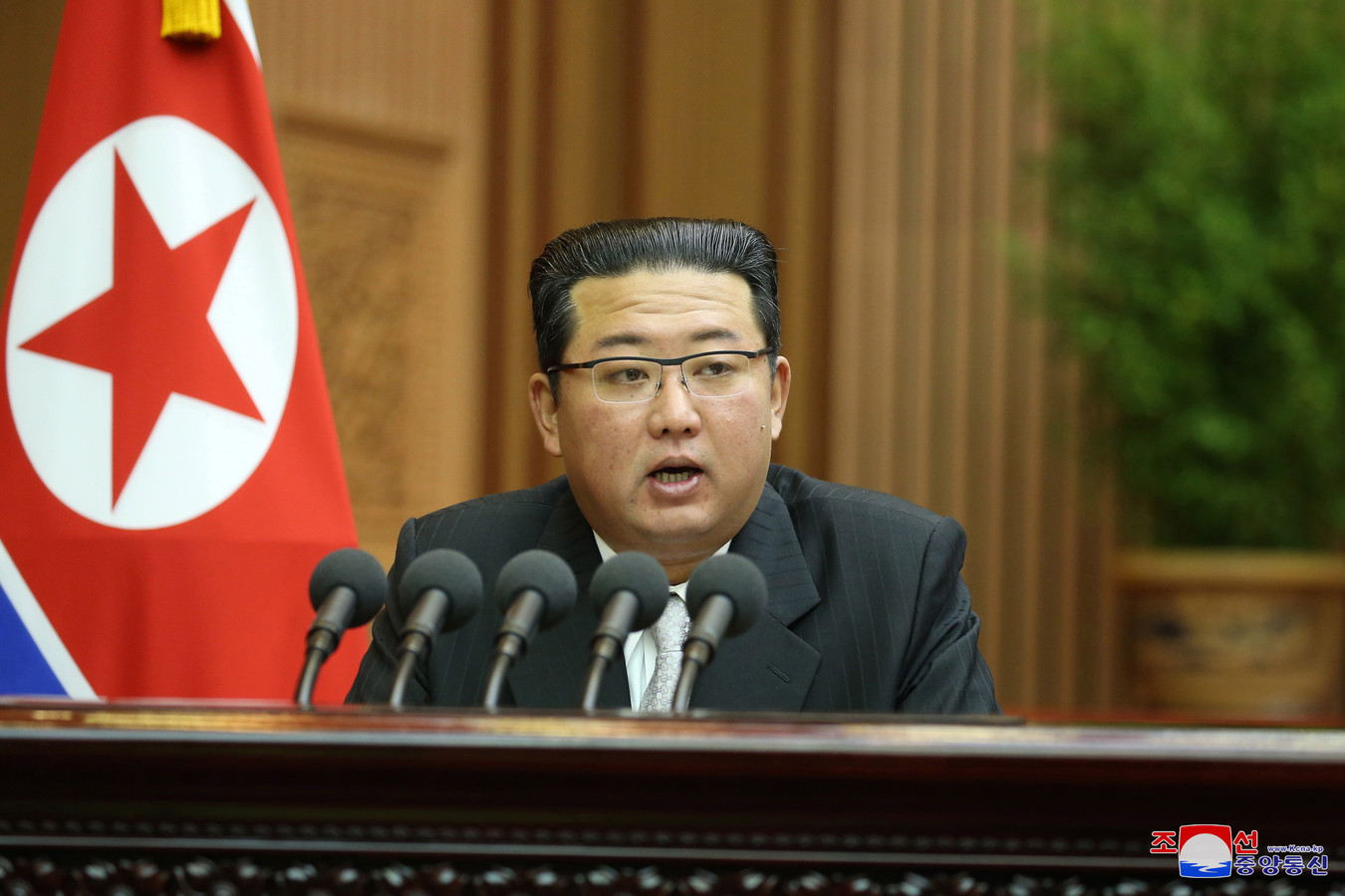 De Noord-Koreaanse leider Kim Jong-un meldde vorige week al dat hij de hotline met het zuiden wilde herstellen. Dat is vanochtend ook gebeurd.