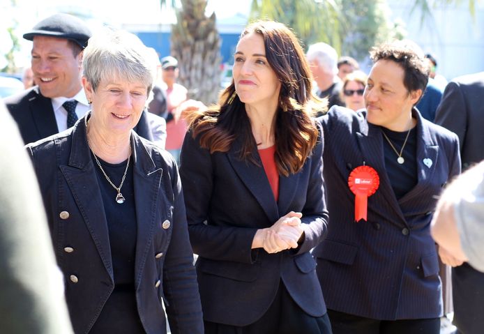 De Nieuw-Zeelandse premier Jacinda Ardern tijdens haar campagne in Whakatane.