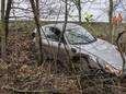 De Porsche van een echtpaar uit het Zuid-Hollandse Voorhout stond op de vluchtstrook na te zijn geslipt en werd kort daarna gelanceerd door een tweede Porsche die op dezelfde plek in een slip raakte.