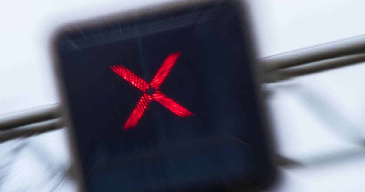 File op A59 bij Nieuwkuijk door ongeluk, één rijstrook afgesloten.
