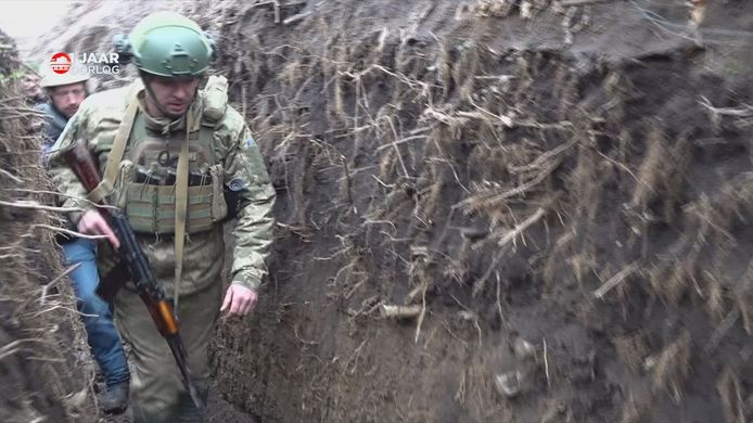 De Oekraïense soldaten strijden voort in de loopgraven van het oostelijke front.