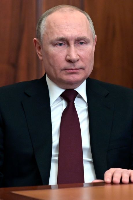 Poutine met en alerte la "force de dissuasion" nucléaire russe