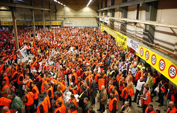 Demonstranten in het Klokgebouw. Foto Irene Wouters