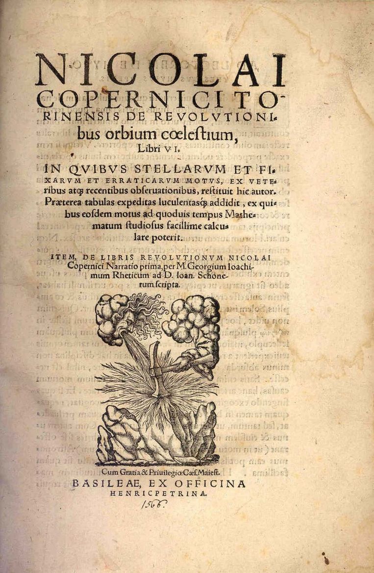 Beeld van een pagina uit 'De Revolutionibus Orbium Coelestium'. Beeld rv