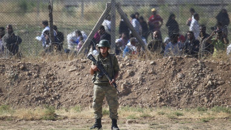 Archiefbeeld van een Turkse soldaat aan de Syrische grens. Beeld AP
