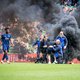 Groningen-Ajax definitief gestaakt na rookbommen op het veld
