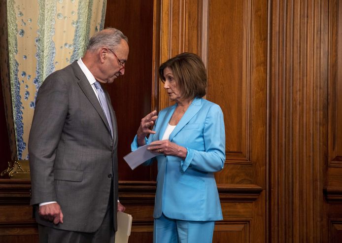 Democraten Nancy Pelosi (Voorzitter van het Huis van Afgevaardigden) en Chuck Schumer (senator) zijn tevreden met het akkoord.