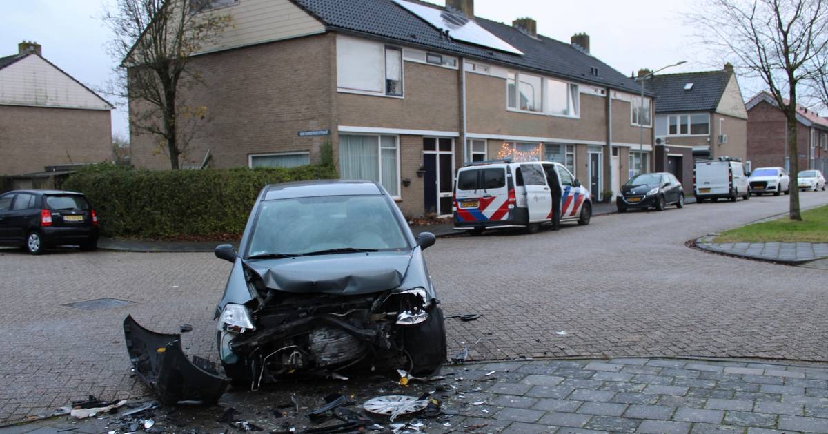 Flinke schade en gewonde bij ongeval met twee auto’s in Boxtel.