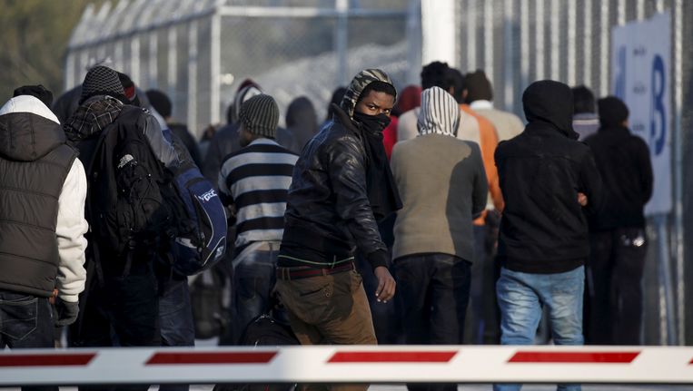 Vluchtelingen en migranten op het Griekse eiland Lesbos. Beeld REUTERS