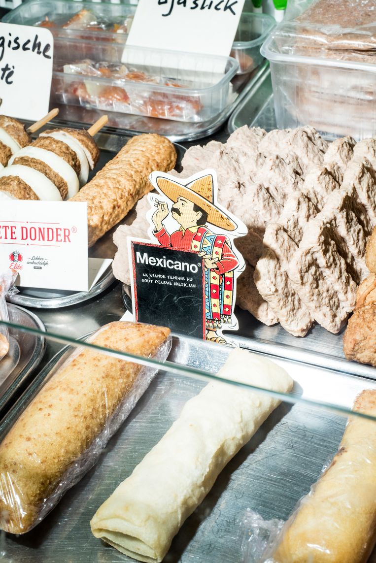 Van de ‘krokodel‘ tot de ‘crizly’: in bijna dertig jaar De Vriendschap zijn de gekste snacktrends voorbijgekomen. Beeld Jan Mulders