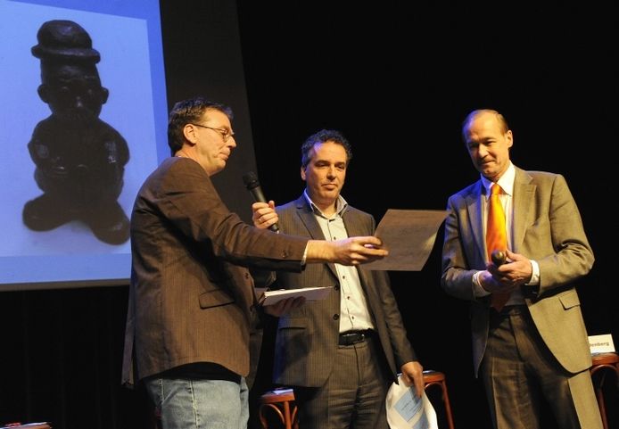Gelderlander redactiechef Tom Ruijfrok, medepresentator Bob Roelof en Martin van Meurs. Foto: Hans Broekhuizen