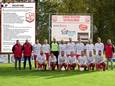 FC Kraggenburg 3 met linksboven trainer Jaap Veldhuis (inzet: de vacature).