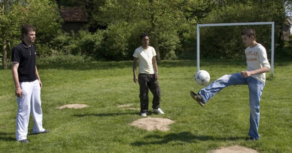 Jongeren voeren actie voor voetbalkooi