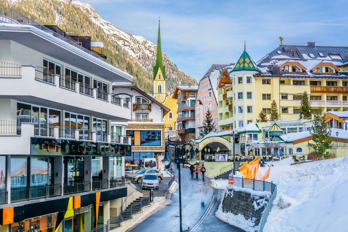 In één populaire après-skibar in Ischgl raakten mogelijk duizenden Europeanen besmet. Het gerecht onderzoekt of het ski-oord te laks is omgesprongen met het virus.