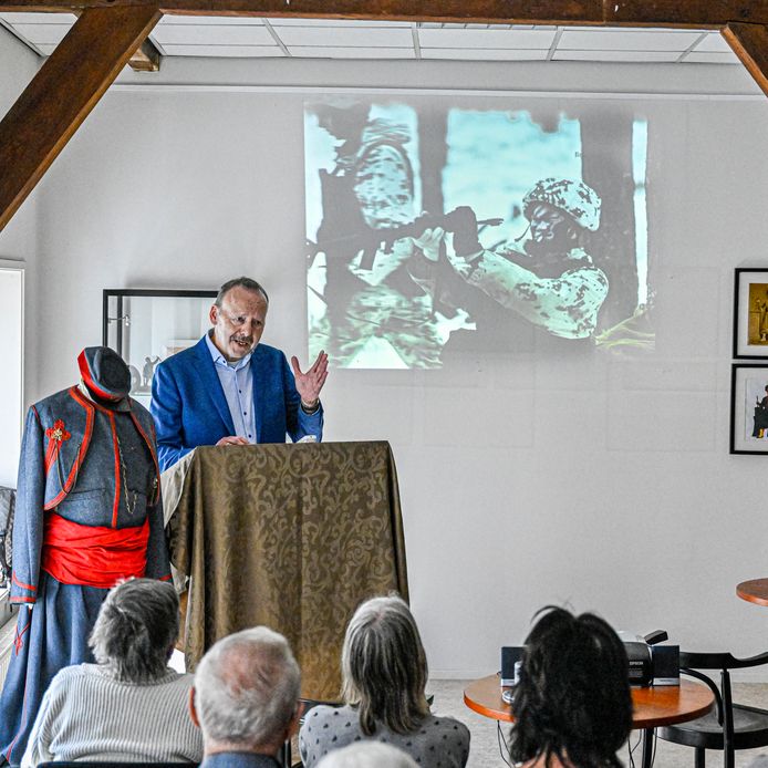 Militair historicus Christ Klep geeft lezing in het Zouavenmuseum in Oudenbosch