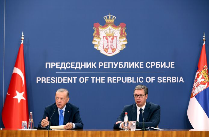 De Turkse president Recep Tayyip Erdogan met zijn Servische ambtgenoot Aleksandar Vucic.