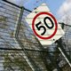 Man ontloopt boete door scheef verkeersbord