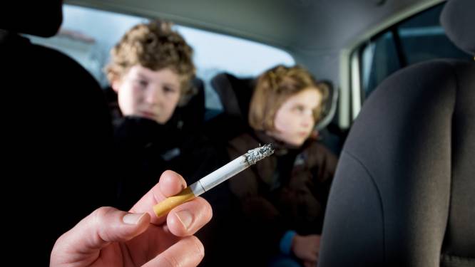 Naar buiten voor een sigaret? ‘Derdehands’ roken ook schadelijk voor kinderen