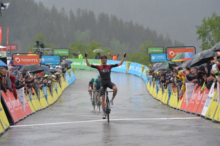 Het moment van zaterdag: Wout Poels wint de zevende etappe in de Dauphiné.  Beeld BSR Agency