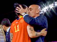 Spaanse voetbalster eist straf voor bondsvoorzitter na ongewenste kus op mond